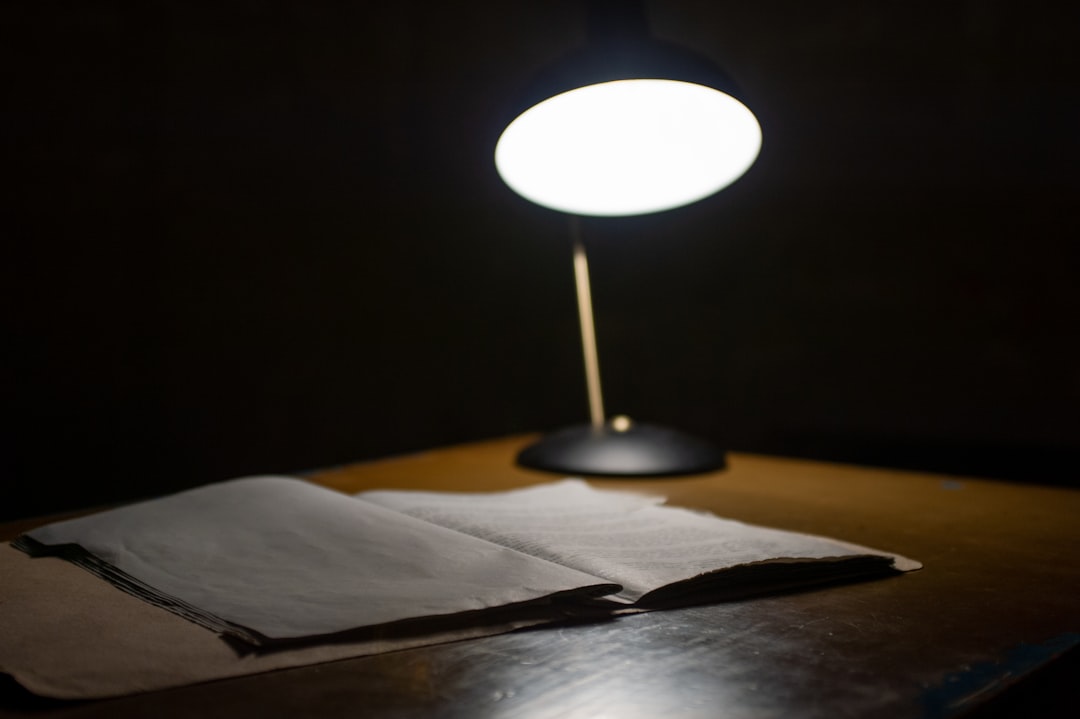 Photo energy-saving desk lamp